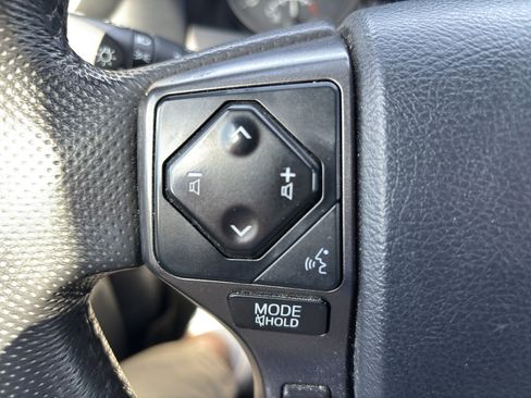 Used 2018 Toyota Tacoma TRD Off-Road image 9