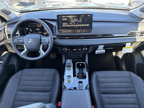 New 2026 Mitsubishi Outlander SE image 18