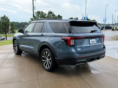 Used 2025 Ford Explorer ST-Line AWD/4WD image 4