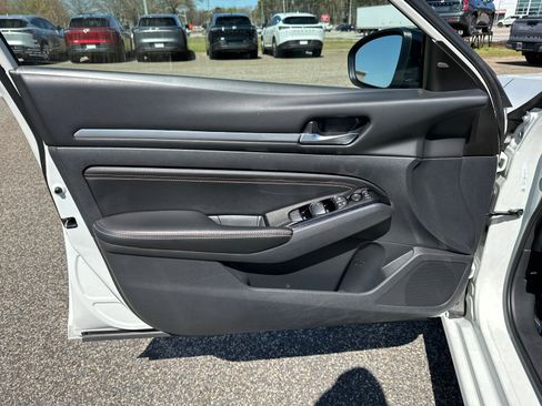 Certified 2023 Nissan Altima 2.0 SR image 8