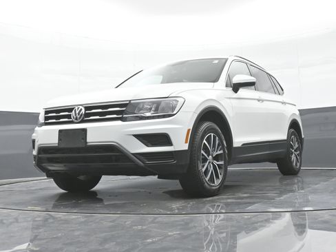 Used 2019 Volkswagen Tiguan SE w/ Panoramic Sunroof Package AWD/4WD image 43