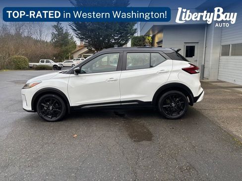 Used 2021 Nissan Kicks SR w/ SR Premium Package image 3