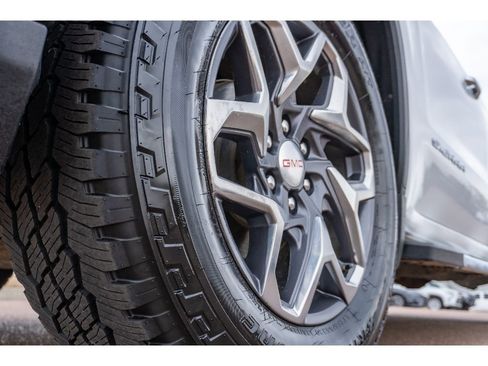 Used 2023 GMC Sierra 1500 SLT image 9