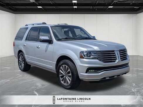 Used 2017 Lincoln Navigator Select AWD/4WD image 7