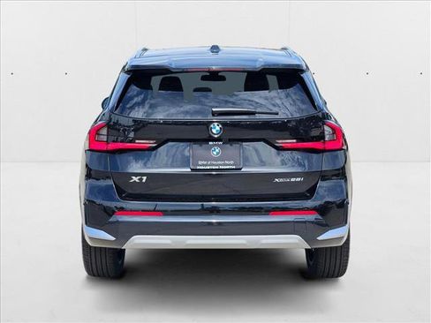Used 2025 BMW X1 xDrive28i w/ Technology Package image 6
