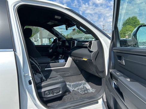 New 2026 Toyota Tundra Limited AWD/4WD image 9