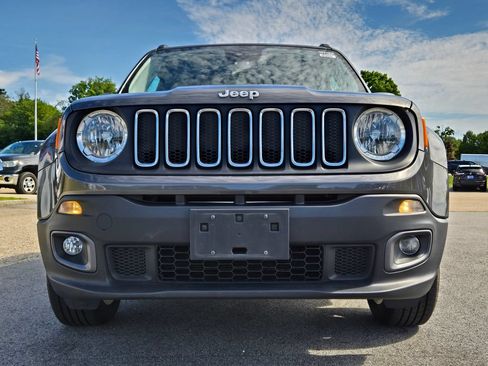 Used 2017 Jeep Renegade Latitude w/ Cold Weather Group AWD/4WD image 9