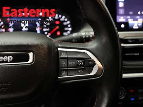 Used 2022 Jeep Compass Trailhawk w/ Trailhawk Convenience Group AWD/4WD image 16