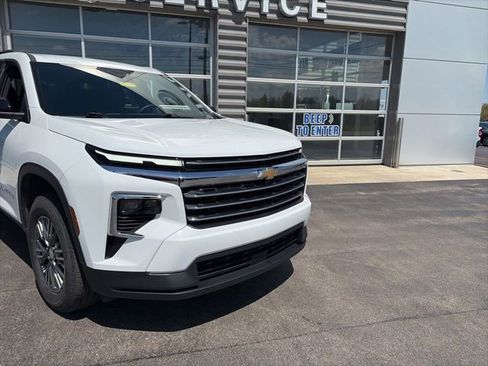 Used 2025 Chevrolet Traverse LT AWD/4WD image 5