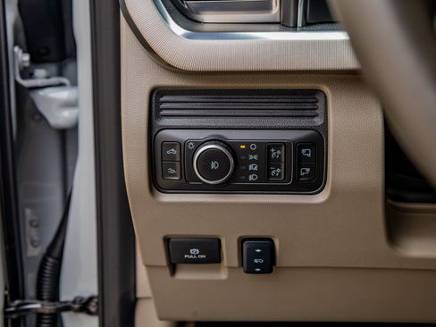 Used 2026 Ford F250 Platinum w/ Platinum Plus Package image 22