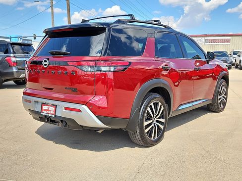 Used 2025 Nissan Pathfinder Platinum image 3