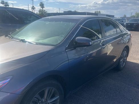 Used 2017 Toyota Camry SE FWD image 2