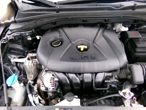 Used 2018 Hyundai Elantra GT image 24