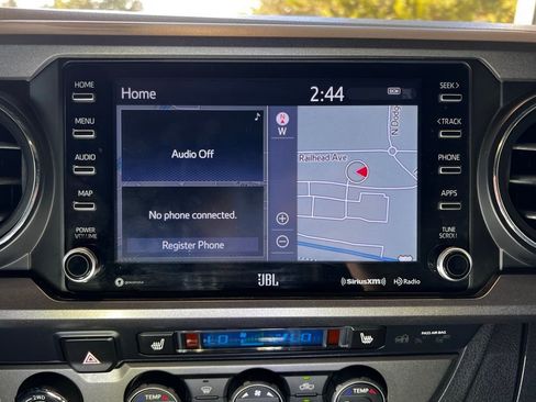 Used 2020 Toyota Tacoma TRD Off-Road image 32