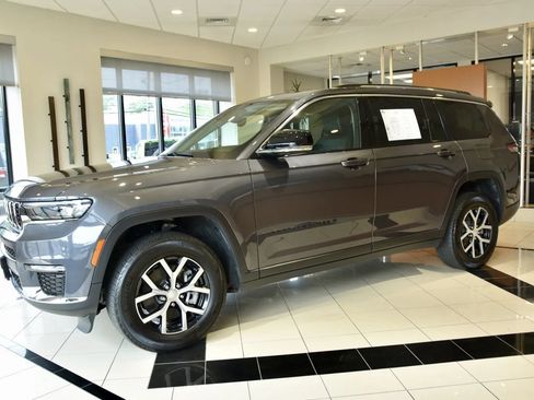 Used 2024 Jeep Grand Cherokee L Limited AWD/4WD image 3