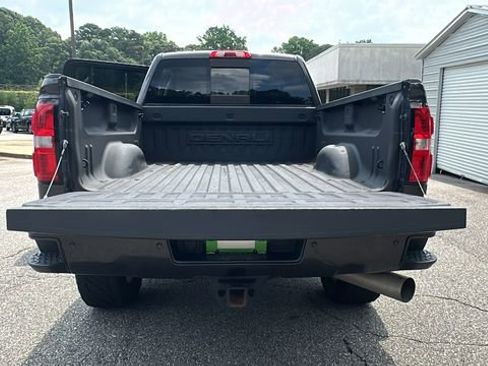 Used 2016 GMC Sierra 2500 Denali w/ Duramax Plus Package AWD/4WD image 18