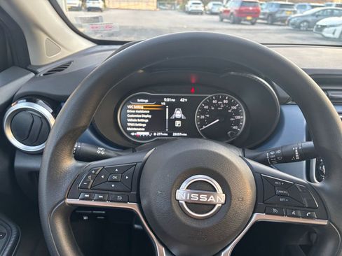 Used 2025 Nissan Versa SV FWD image 32