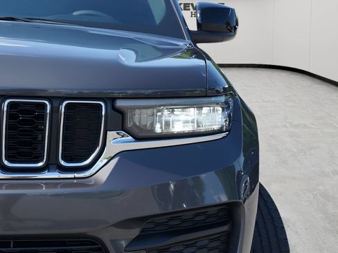 Used 2024 Jeep Grand Cherokee Laredo AWD/4WD image 5