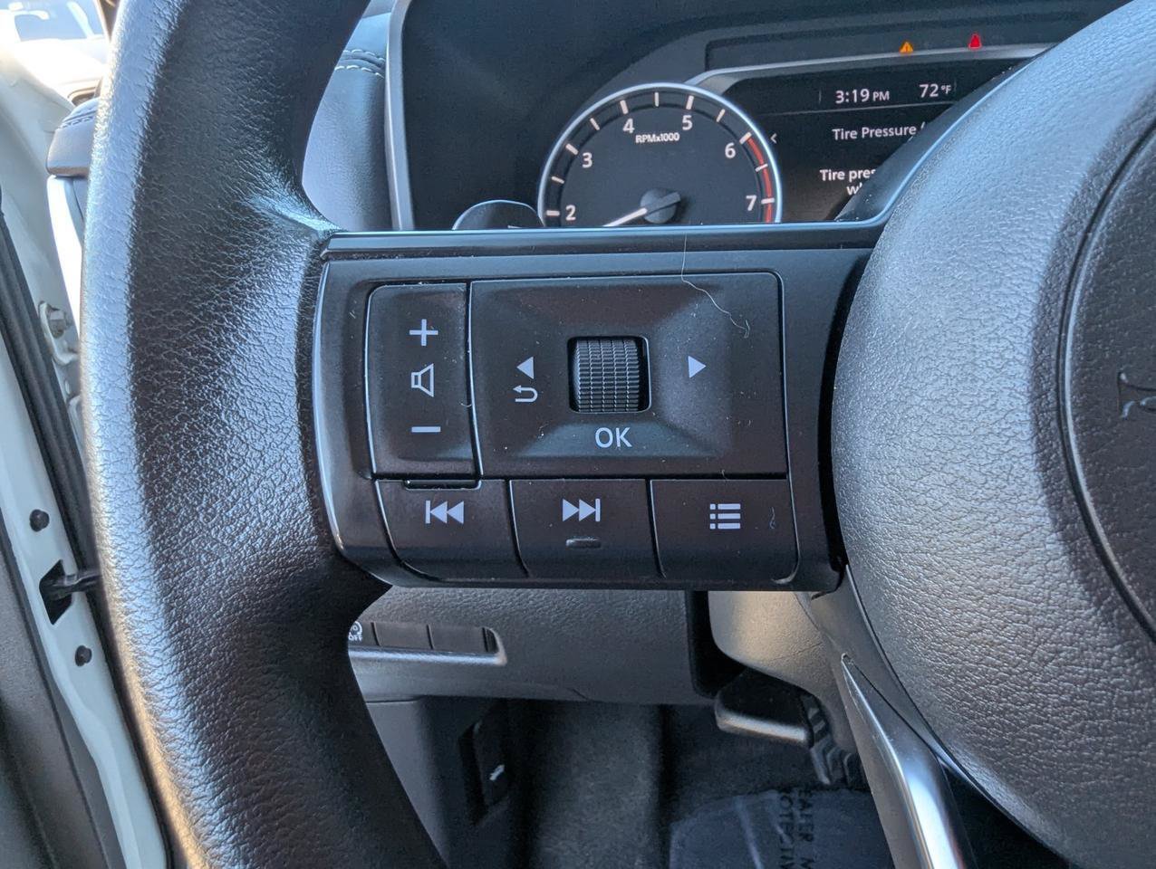 Used 2023 Nissan Rogue S AWD/4WD image 13