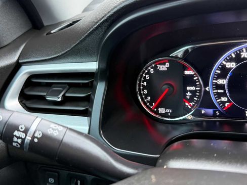 Used 2020 GMC Acadia SLT w/ Driver Alert Package II image 18