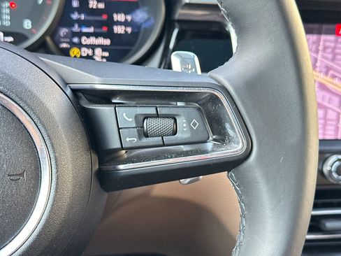 Certified 2025 Porsche Macan AWD/4WD image 27