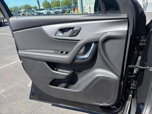 Used 2025 Chevrolet Blazer LT FWD image 18