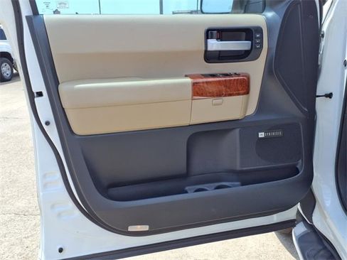 Used 2020 Toyota Sequoia Platinum image 23