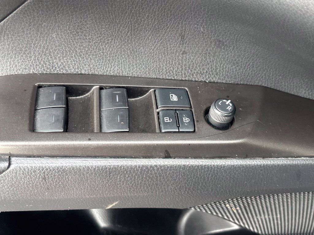 Used 2022 Toyota Camry LE FWD image 7