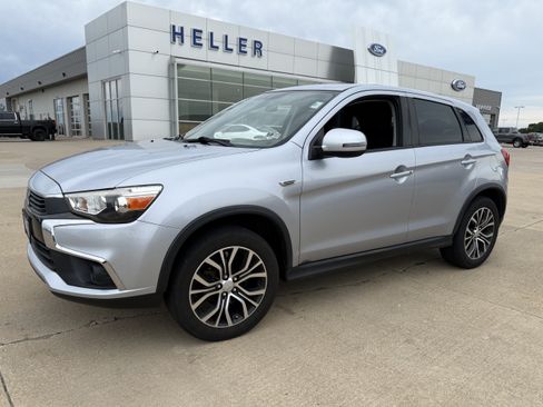 Used 2017 Mitsubishi Outlander Sport ES FWD image 3