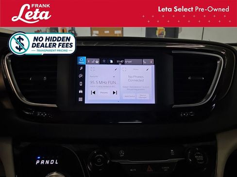 Used 2023 Chrysler Voyager LX FWD image 10