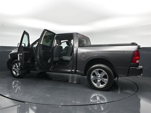 Used 2018 RAM 1500 Express w/ Express Value Package AWD/4WD image 38