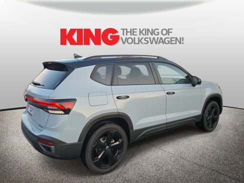 New 2026 Volkswagen Taos SE image 3