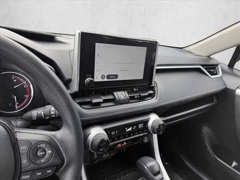 Used 2025 Toyota RAV4 XLE AWD/4WD image 13