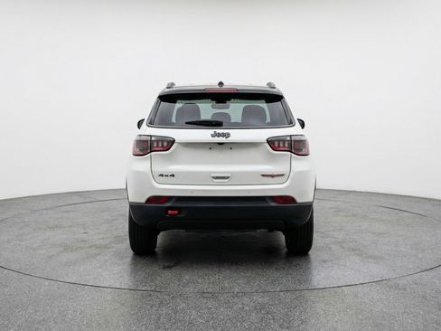 Used 2025 Jeep Compass Trailhawk image 7