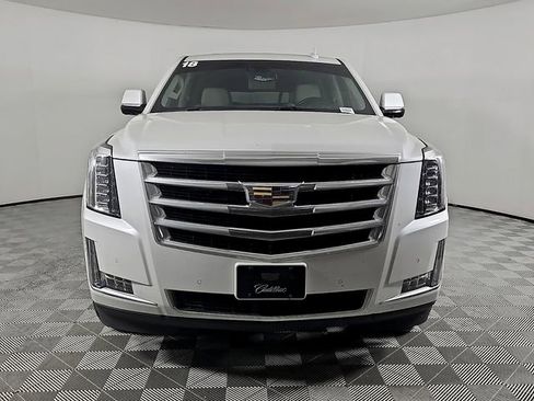 Used 2018 Cadillac Escalade ESV Premium Luxury AWD/4WD image 2