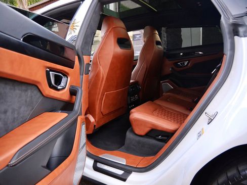 Used 2021 Lamborghini Urus image 20