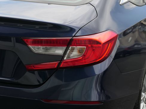 Used 2018 Honda Accord LX image 4