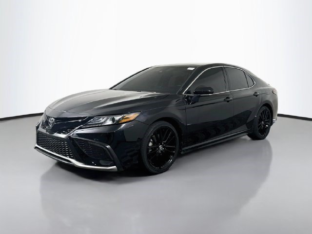 Used 2023 Toyota Camry XSE FWD image 4
