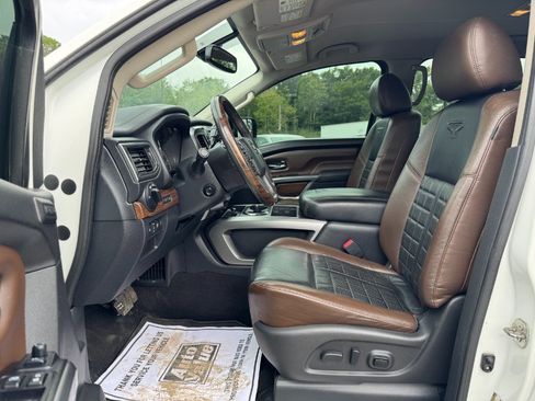 Used 2017 Nissan Titan Platinum Reserve AWD/4WD image 15
