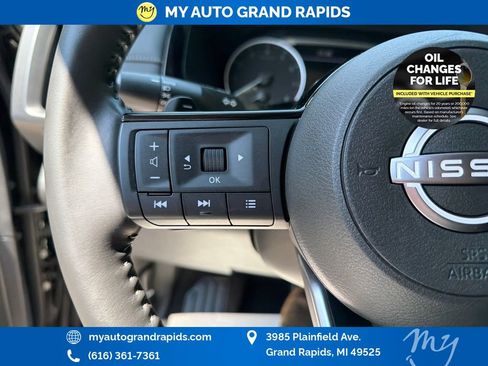 Used 2025 Nissan Pathfinder SL AWD/4WD image 15