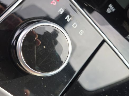 Used 2019 Land Rover Range Rover Velar R-Dynamic SE image 33