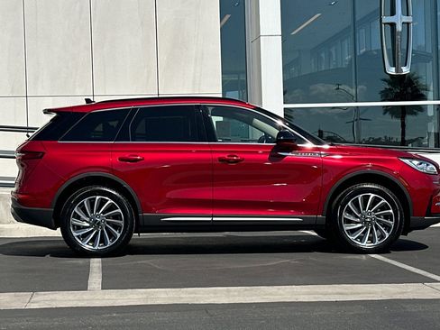 New 2025 Lincoln Corsair Reserve w/ Equipment Group 202A image 2