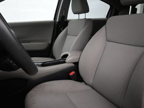 Used 2018 Honda HR-V EX image 11