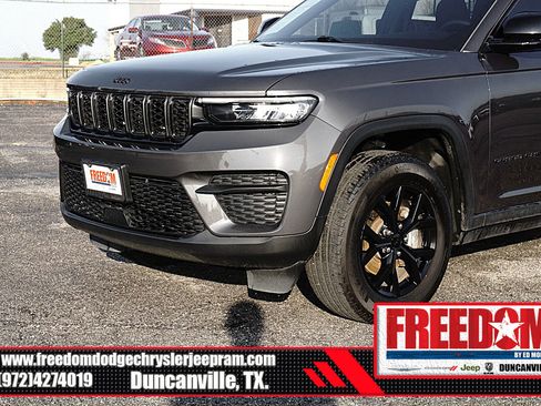 Used 2024 Jeep Grand Cherokee Altitude image 41