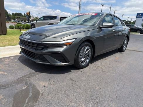 Certified 2024 Hyundai Elantra SEL FWD image 4