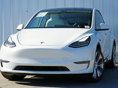 Used 2021 Tesla Model Y Long Range image 3