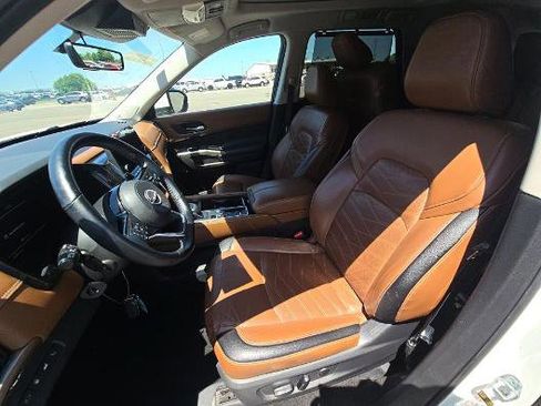 Used 2023 Nissan Pathfinder Platinum FWD image 6
