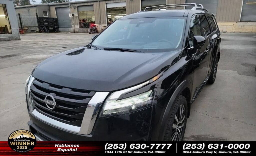 Used 2024 Nissan Pathfinder Platinum w/ Cargo Package AWD/4WD image 1