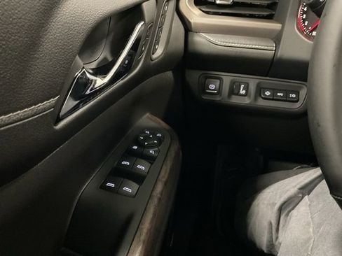 Used 2023 GMC Acadia Denali image 17