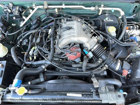 Used 2001 Nissan Xterra XE image 25